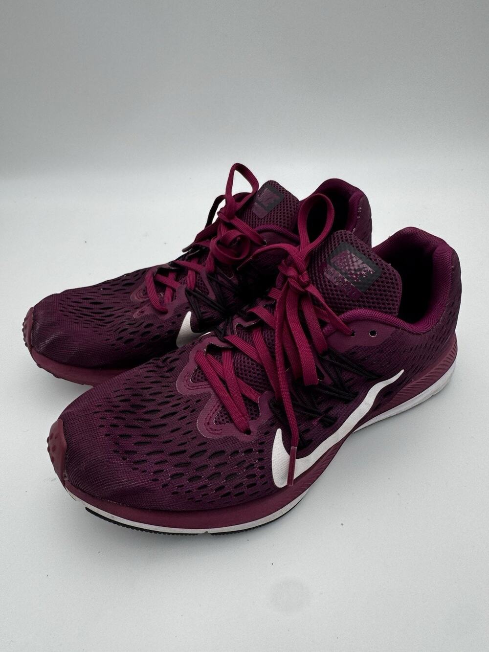 Nike Air Zoom Winflo 5 Women’s Running Shoes Burgundy Size 8